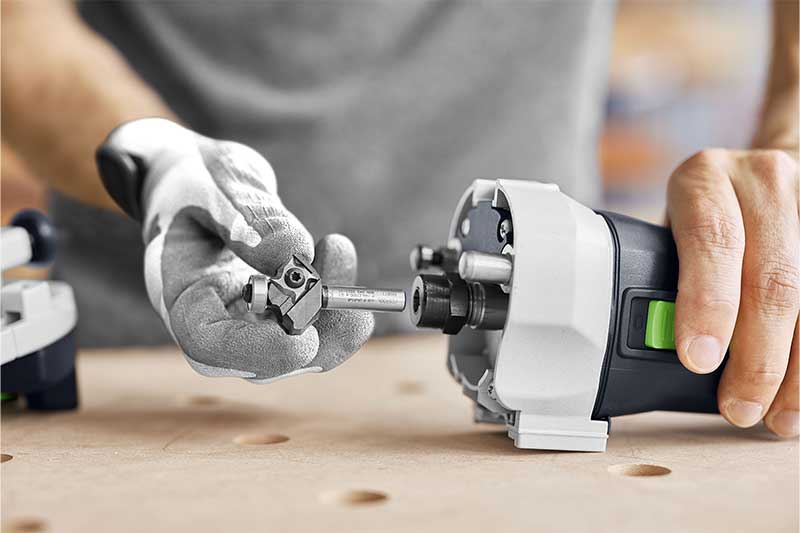 Freza este aşezată în poziţie de lucru