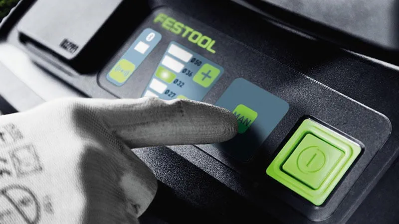 Cu acţionare tactilă